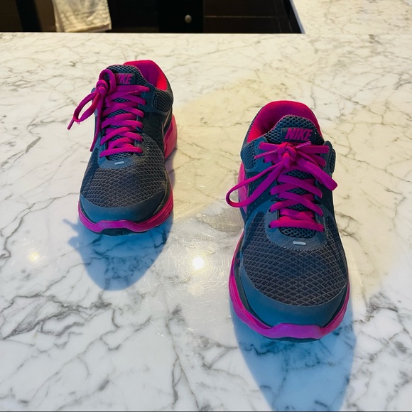 NEW Nike Sneakers - Picture 9 of 15